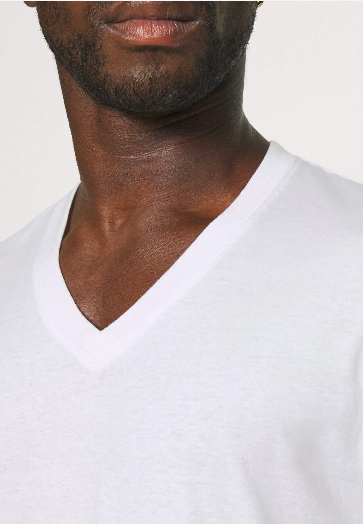 T-shirt bianca scollo V basica - 3 pezzi