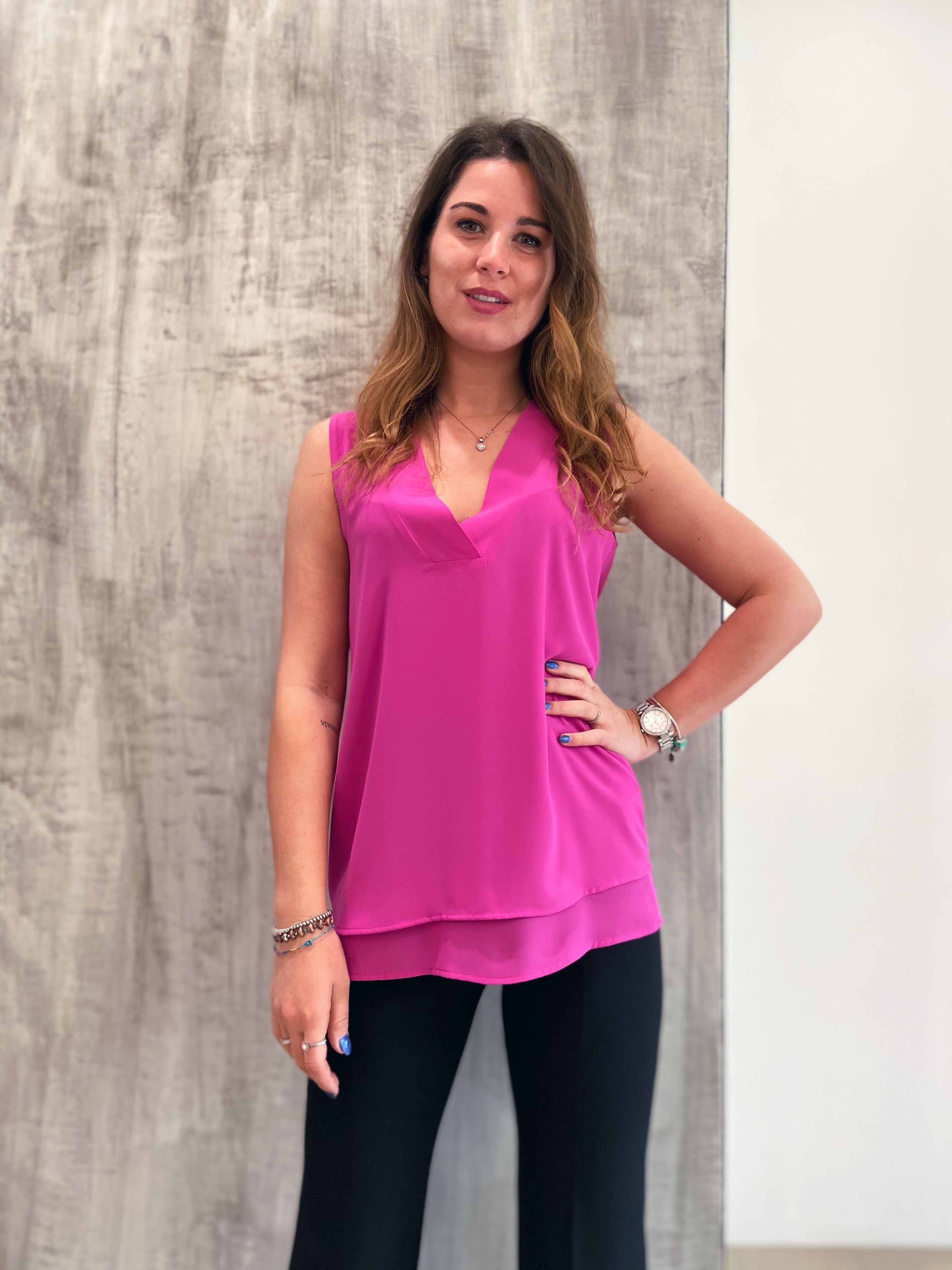 Top scollo a V smanicato
