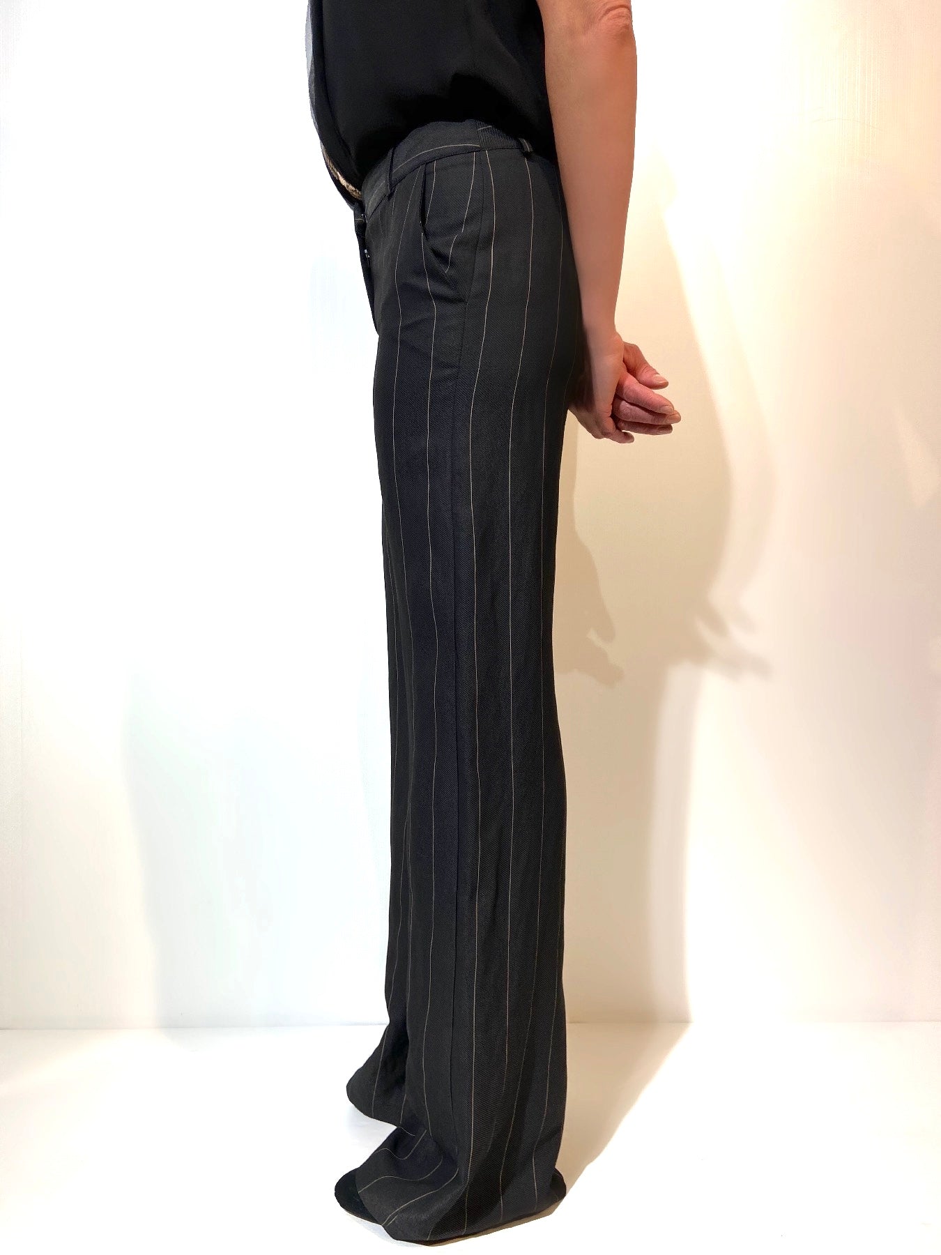 Pantalone gessato a palazzo