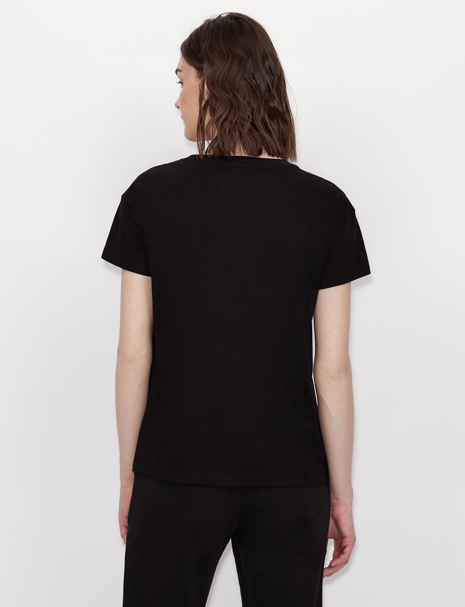 T-shirt nera con strass