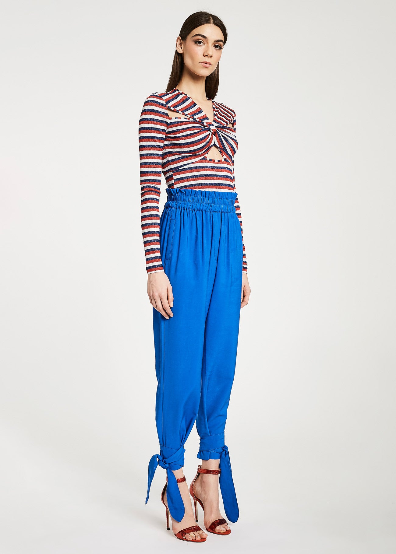 T-shirt a righe con nodo