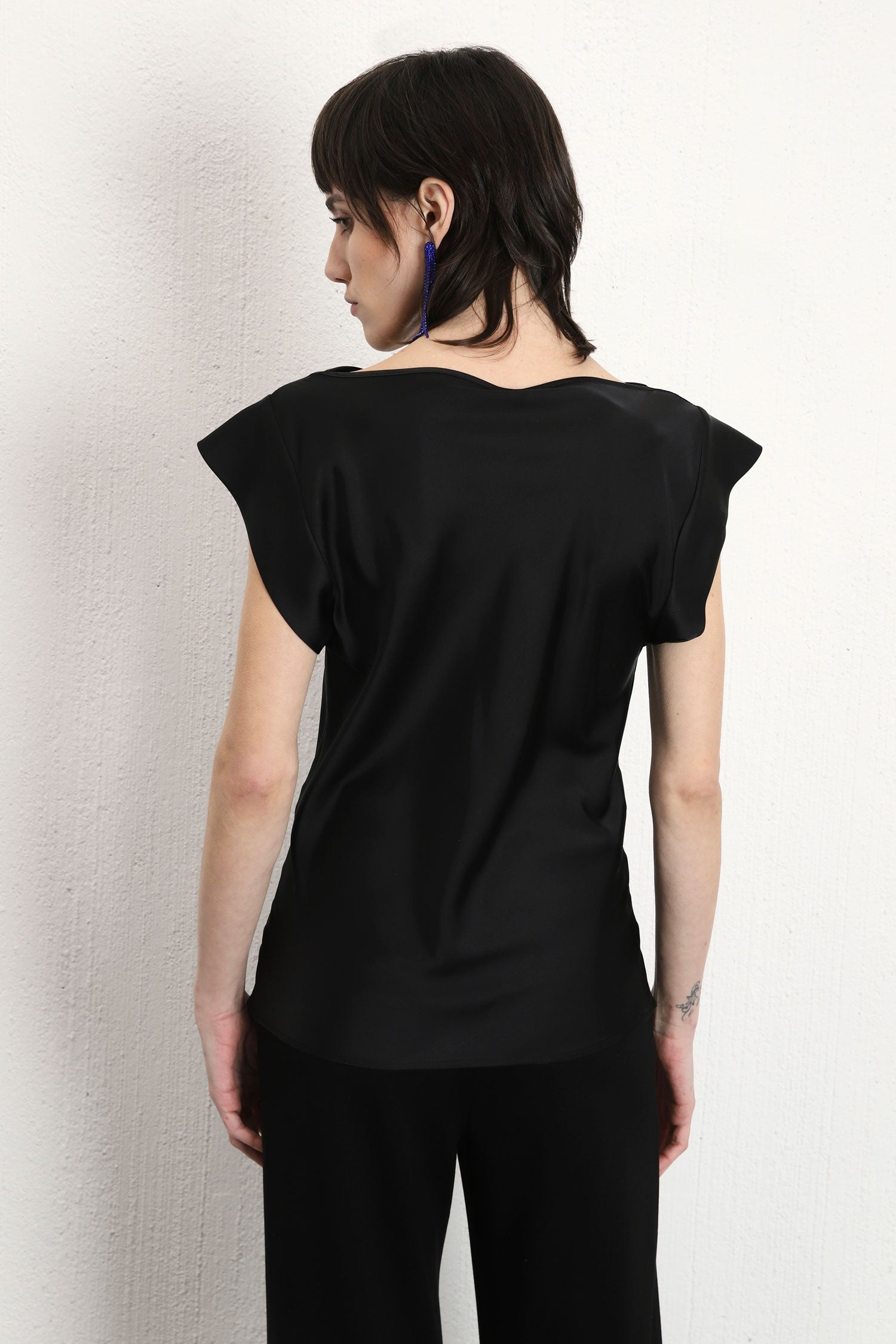 Blusa effetto satin scollo morbido