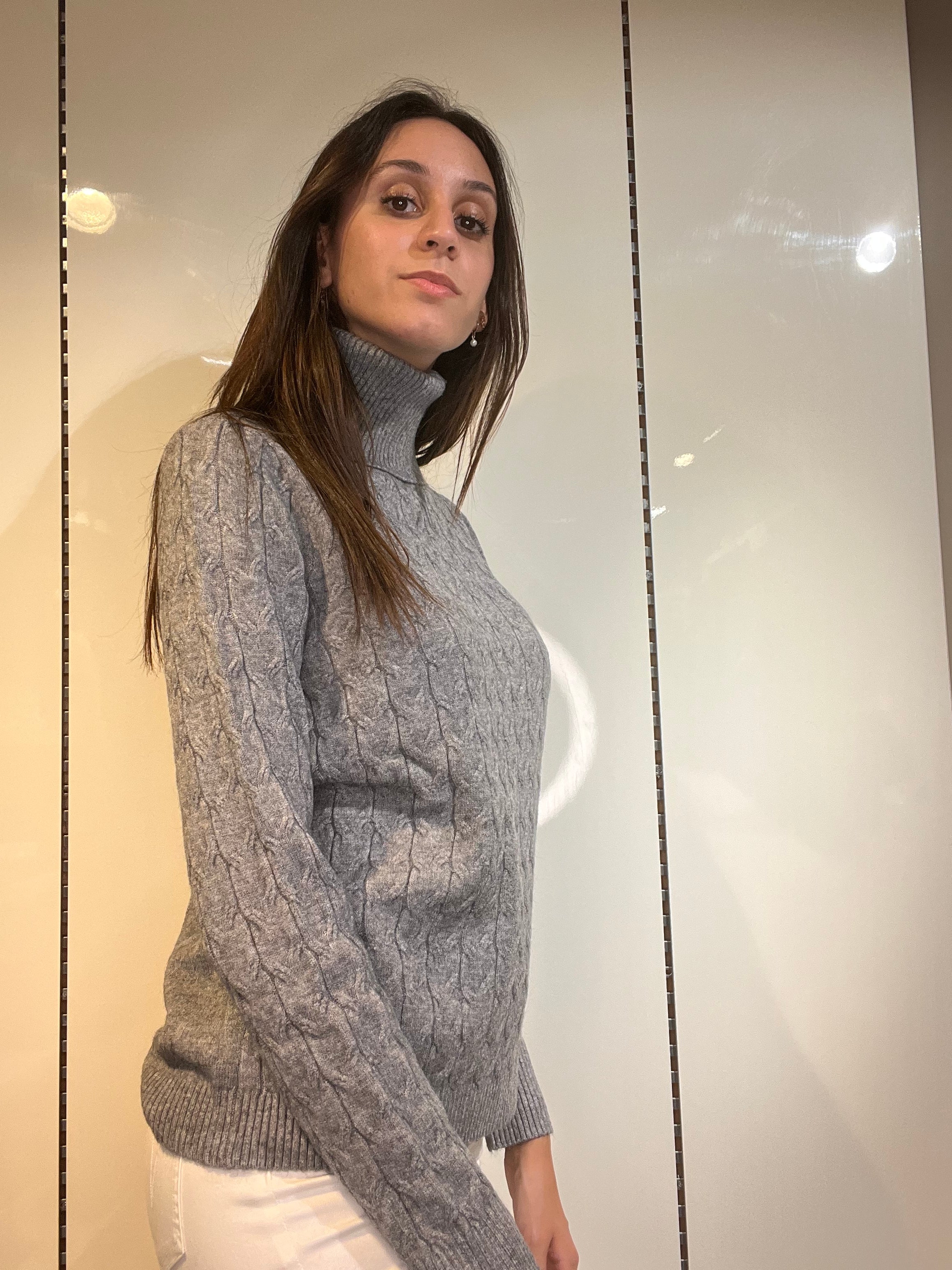 Maglioncino collo alto a trecce