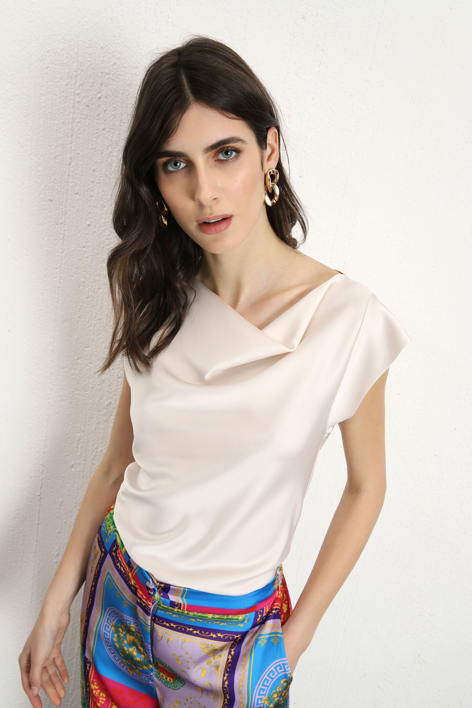 Blusa effetto satin scollo morbido