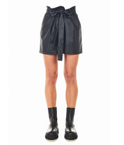 Shorts ecopelle con cintura