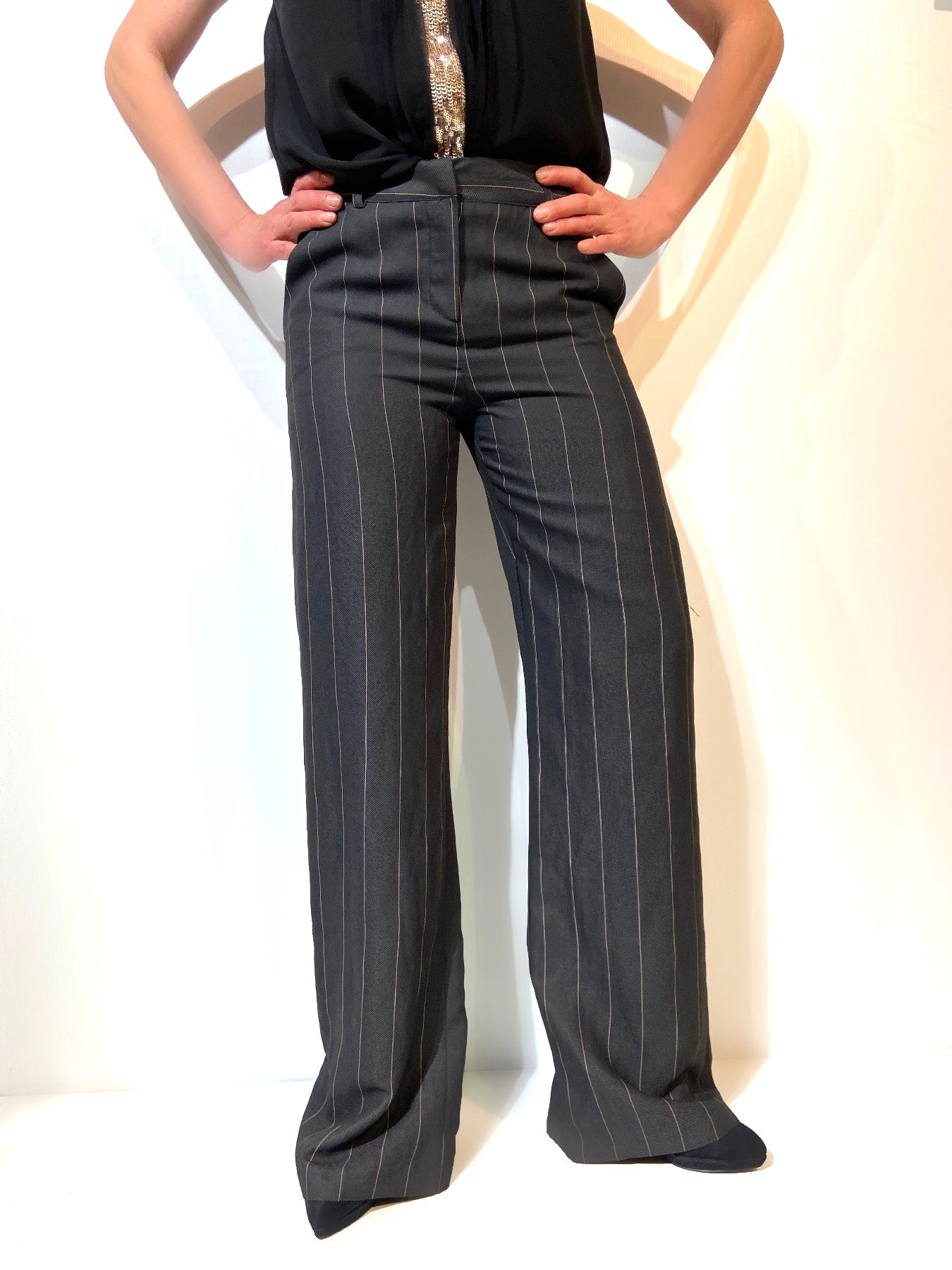 Pantalone gessato a palazzo