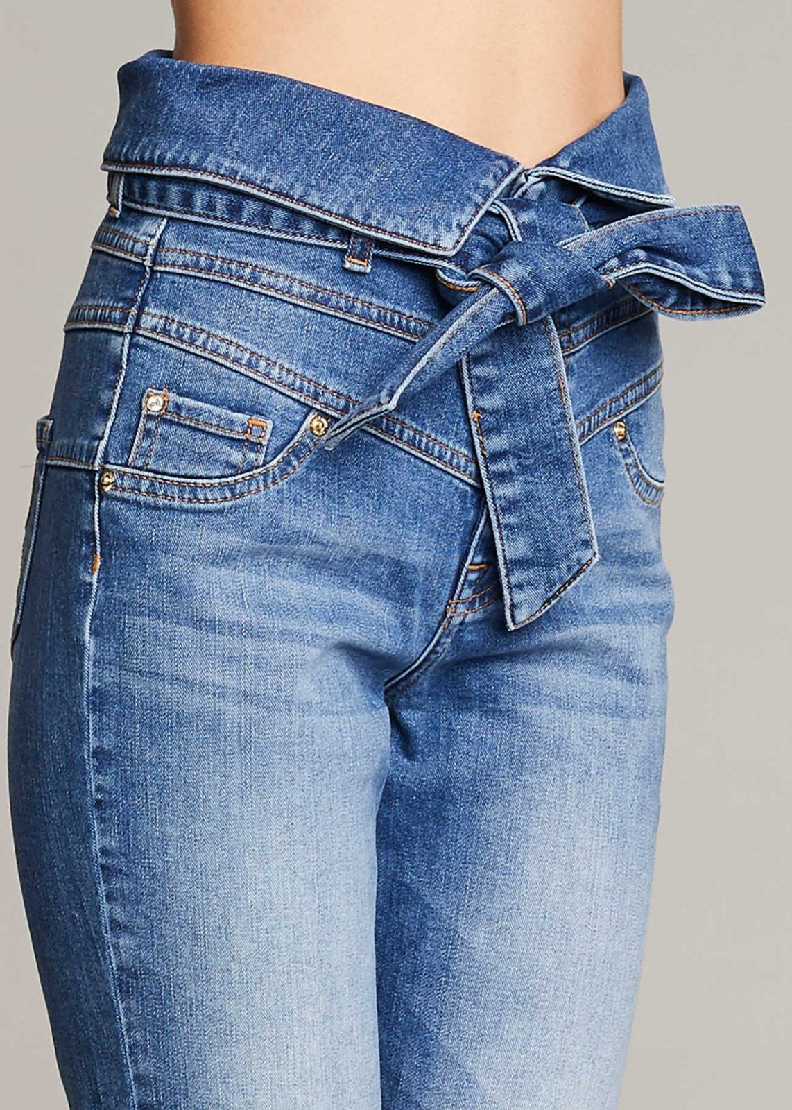 Jeans con cintura