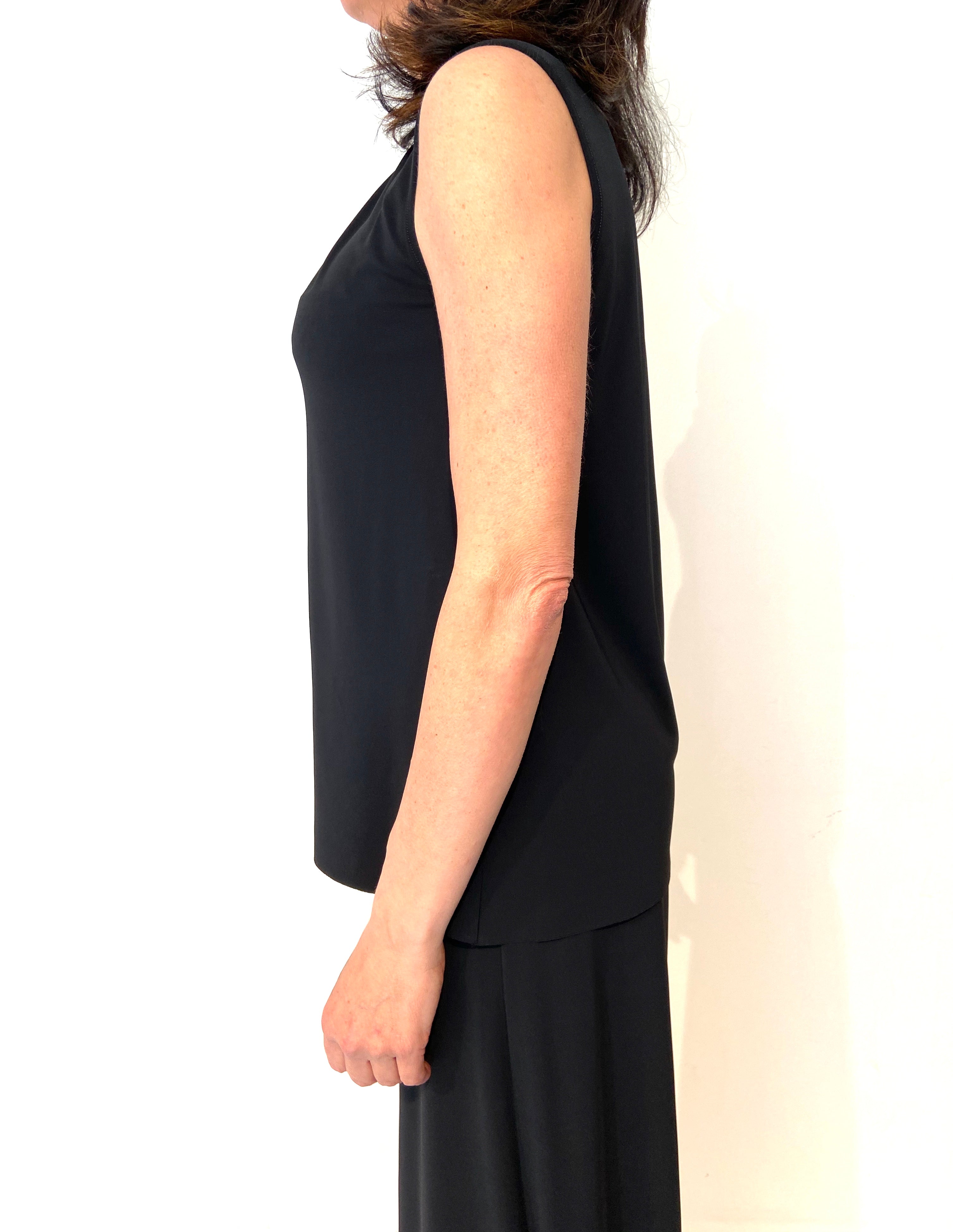 Top smanicato girocollo