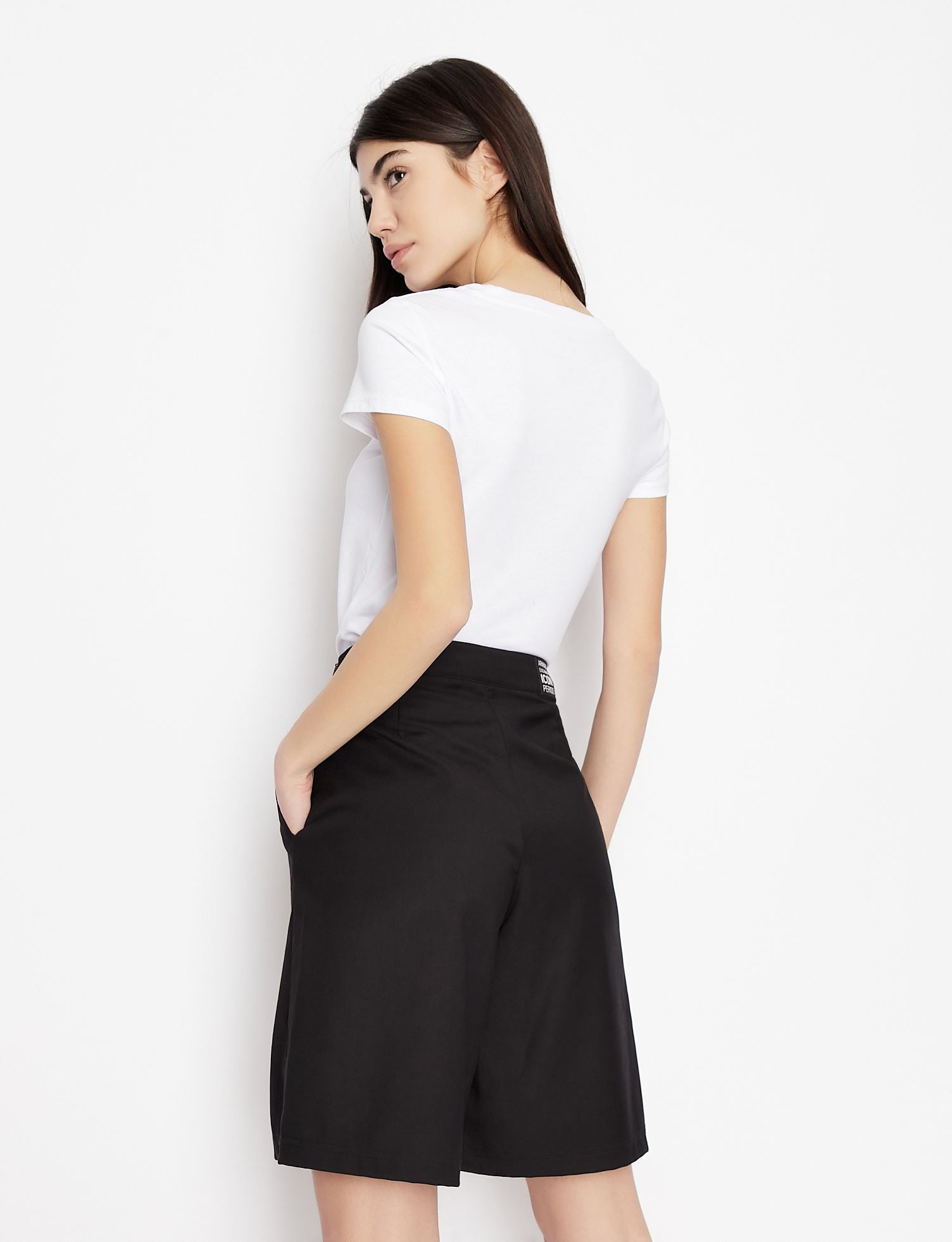T-shirt slim fit con pailettes