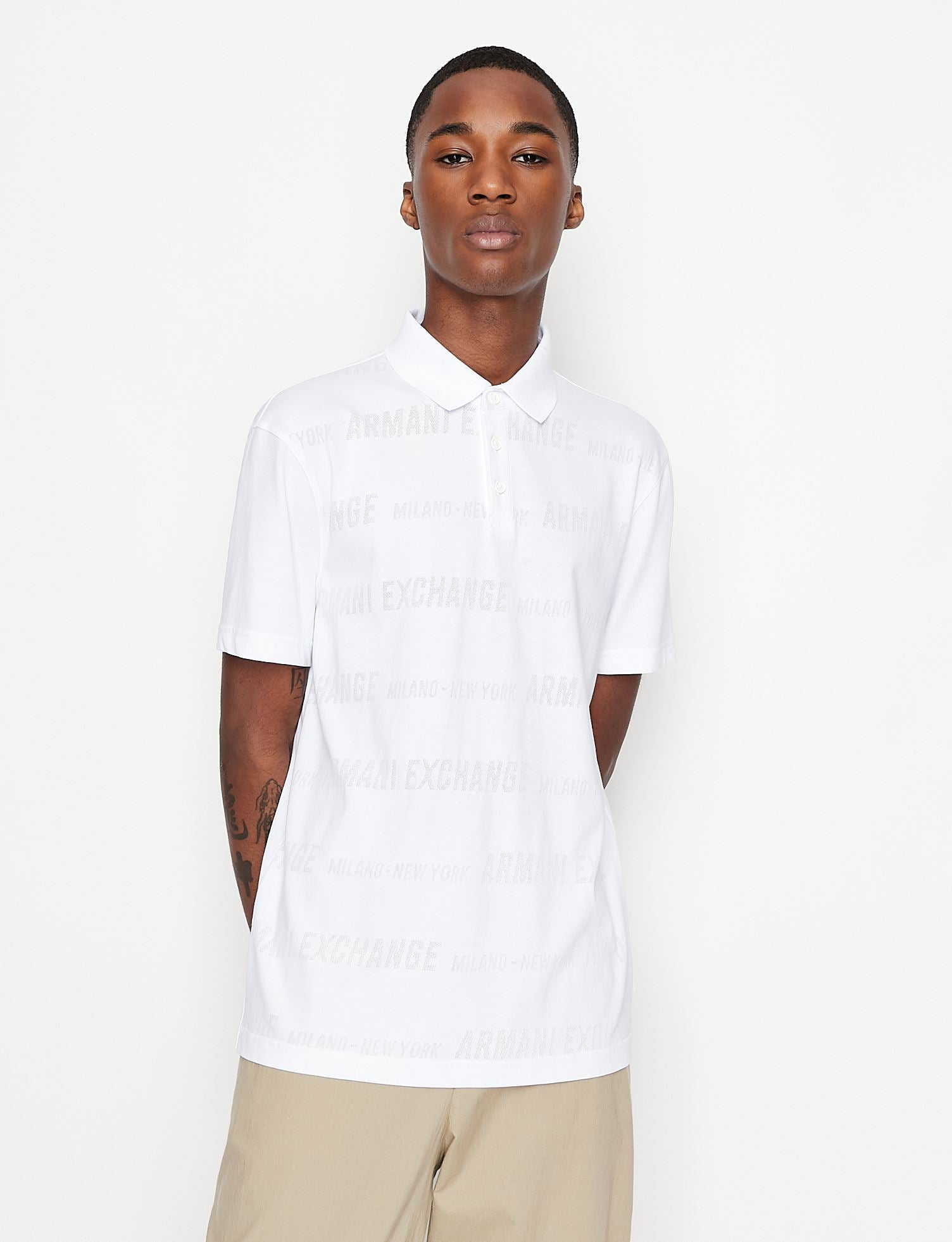Polo con logo all over