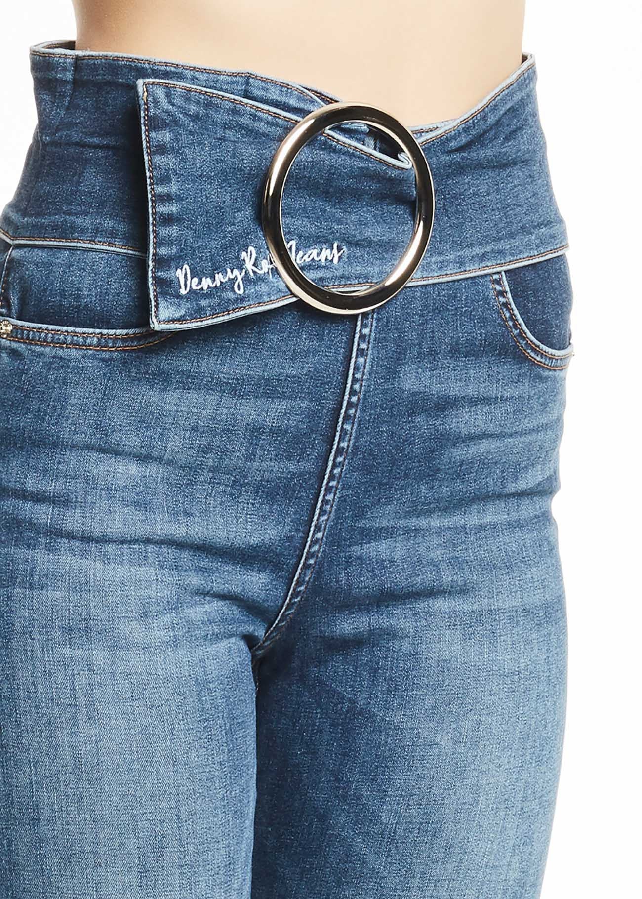 Jeans con cintura