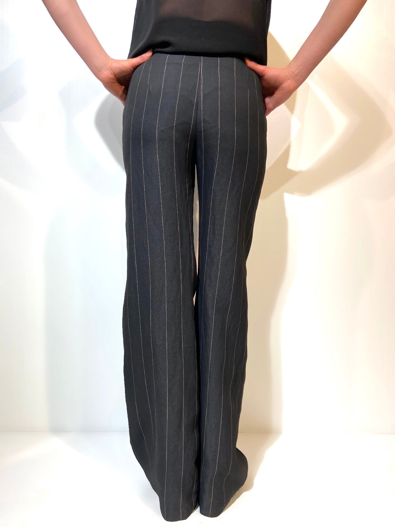 Pantalone gessato a palazzo