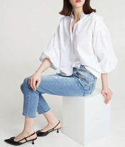 Jeans con strappi e catena