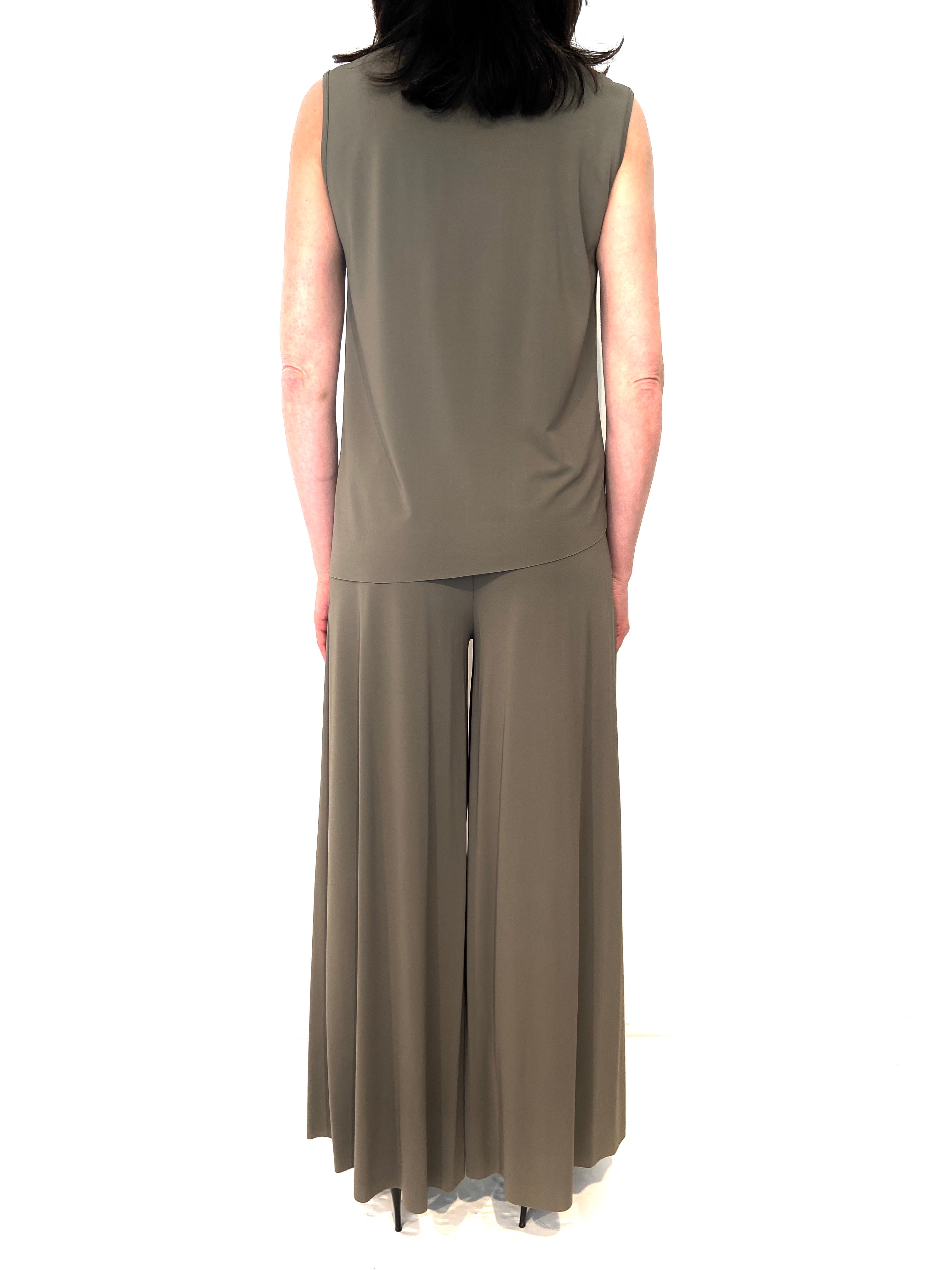 Top smanicato girocollo
