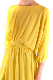 Abito corto giallo svasato