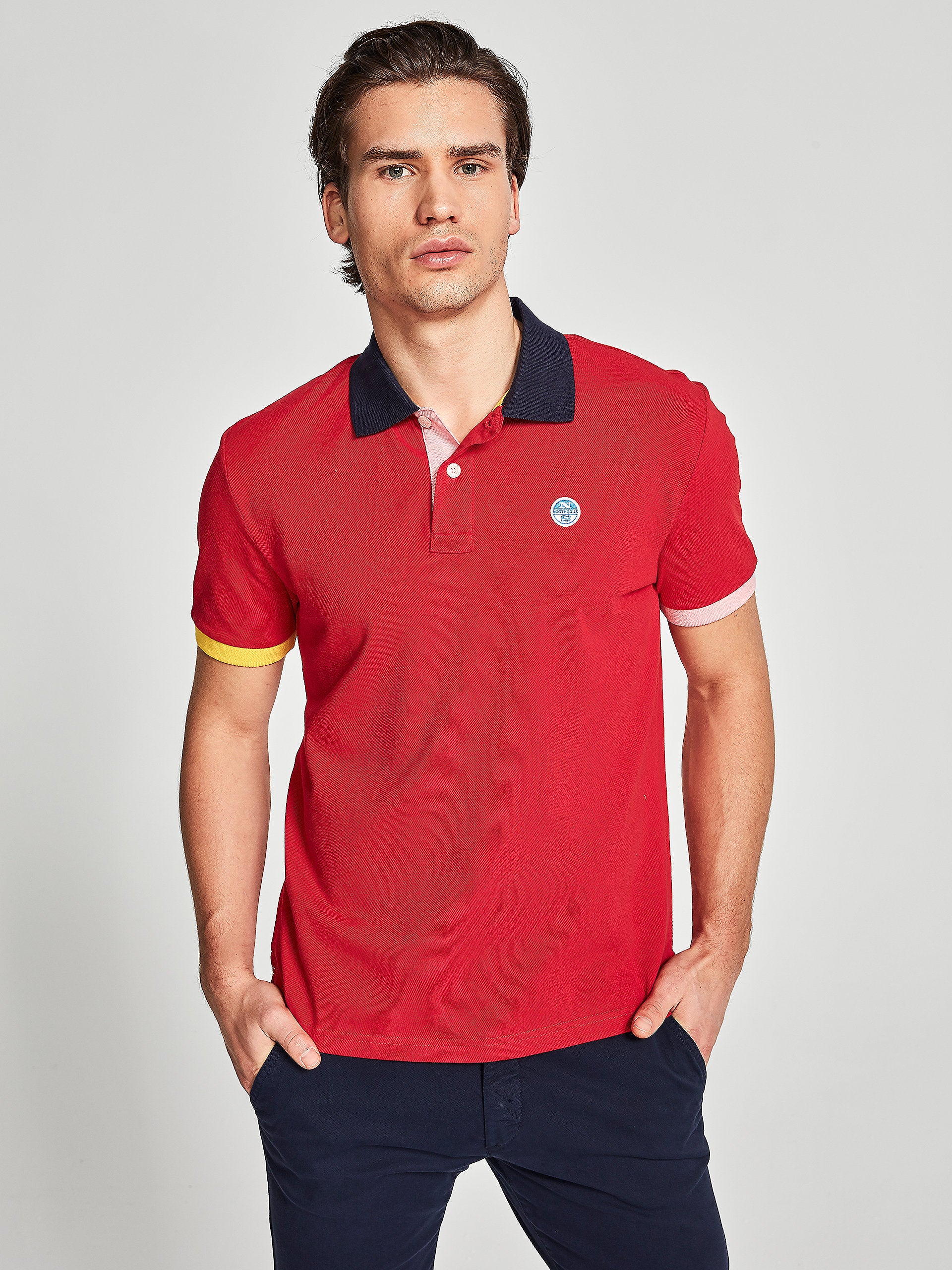 Polo rossa con contrasti