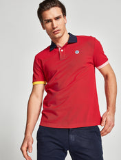 Polo rossa con contrasti