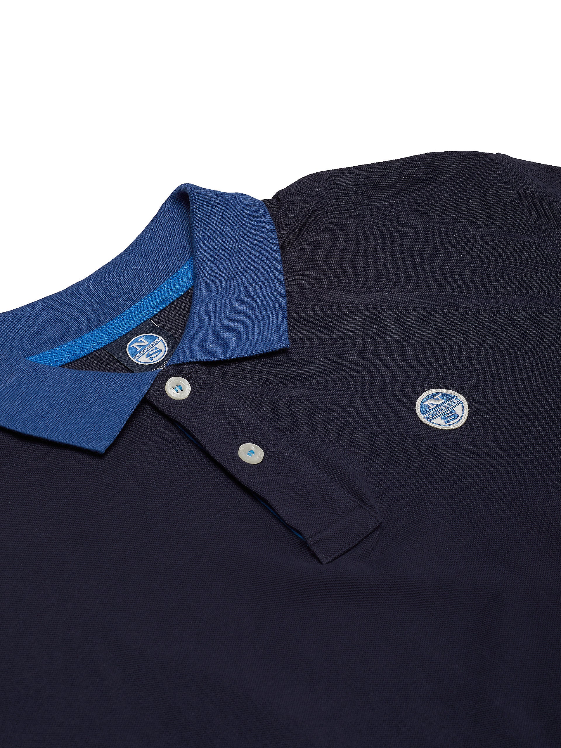 Polo blu con contrasti