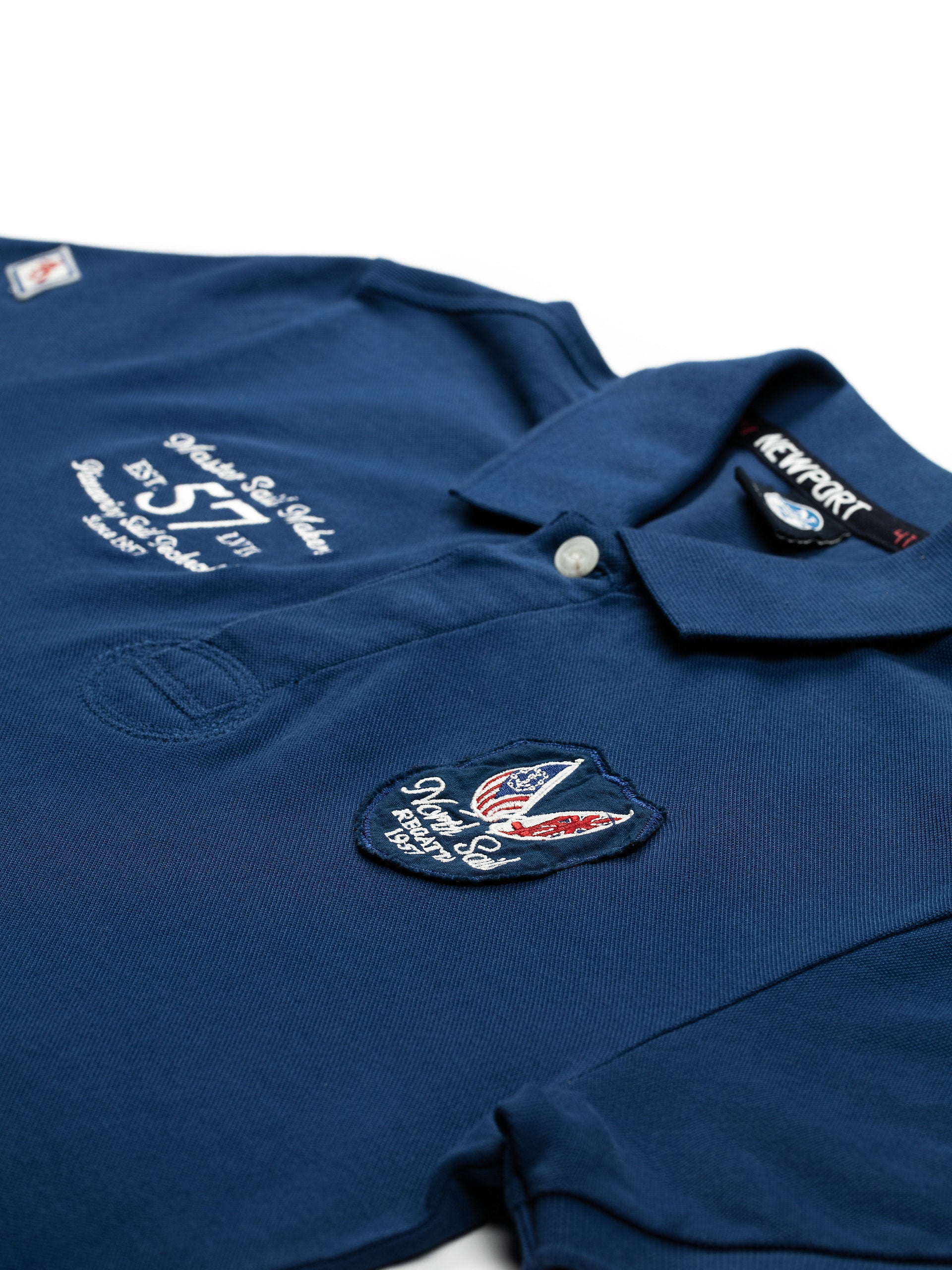 Polo in piquet con patch bluette