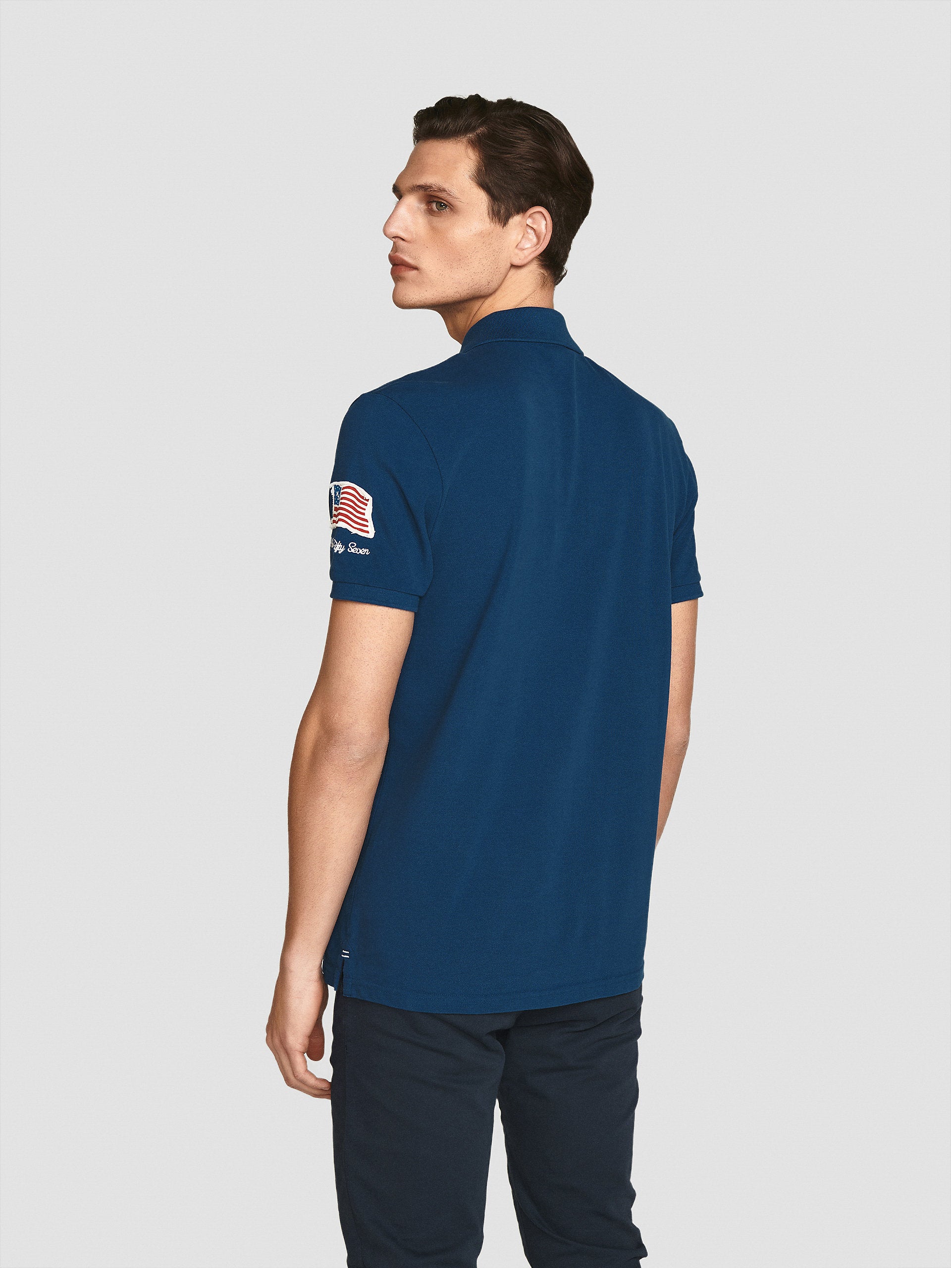 Polo in piquet con patch bluette