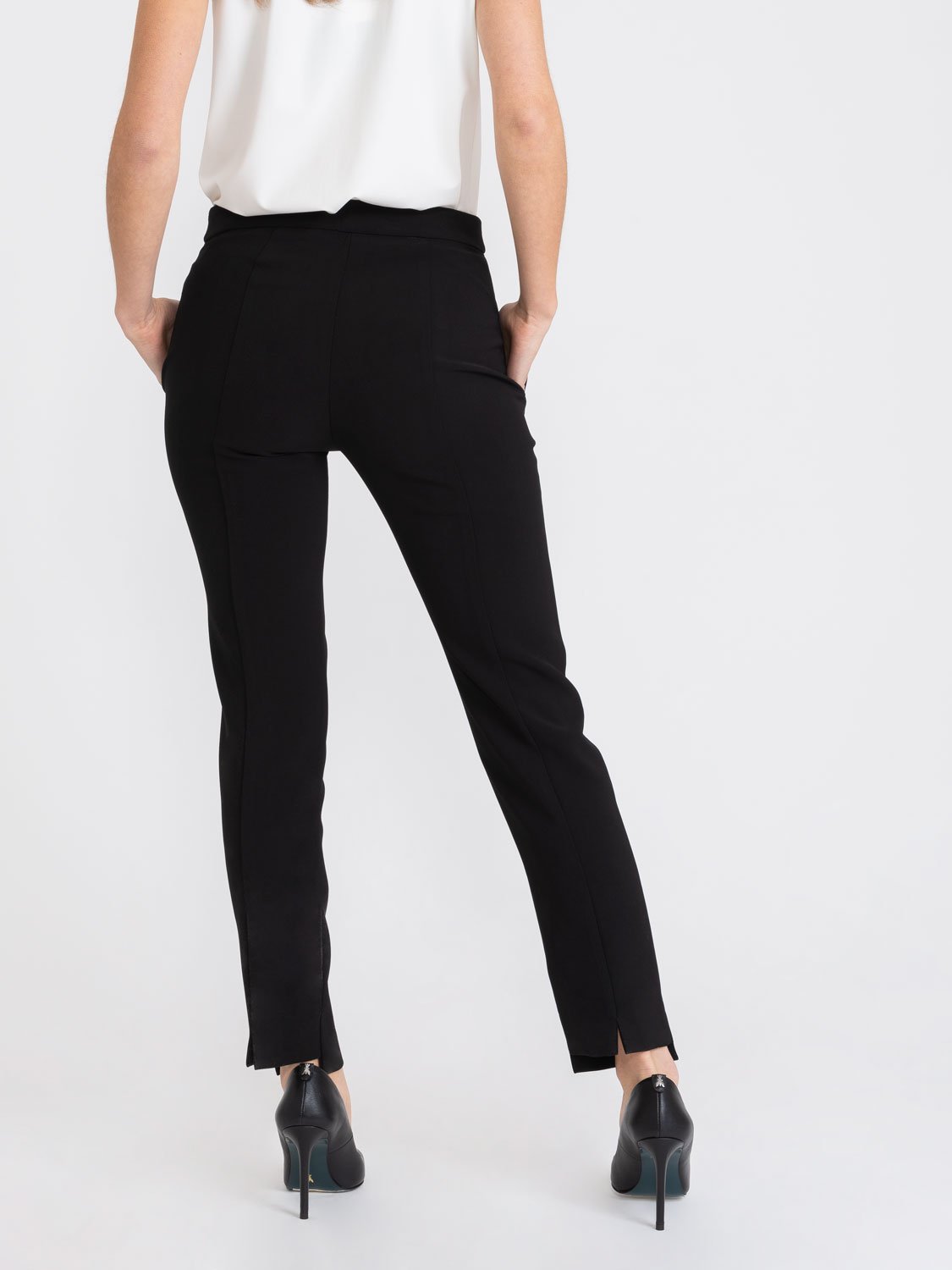PANTALONI CON SPACCHETTO